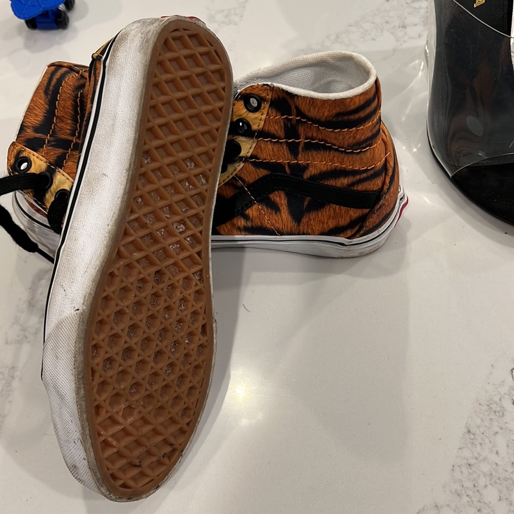 Vans - Picture 4 of 4